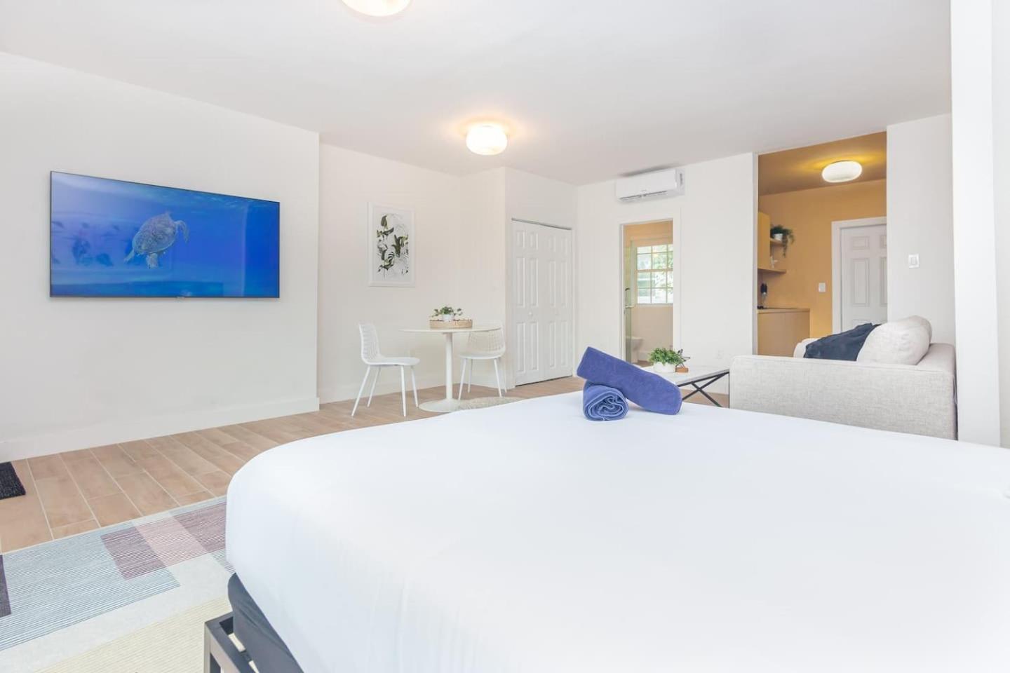Large Stylish Studio Apartment In El Portal #3 ميامي المظهر الخارجي الصورة
