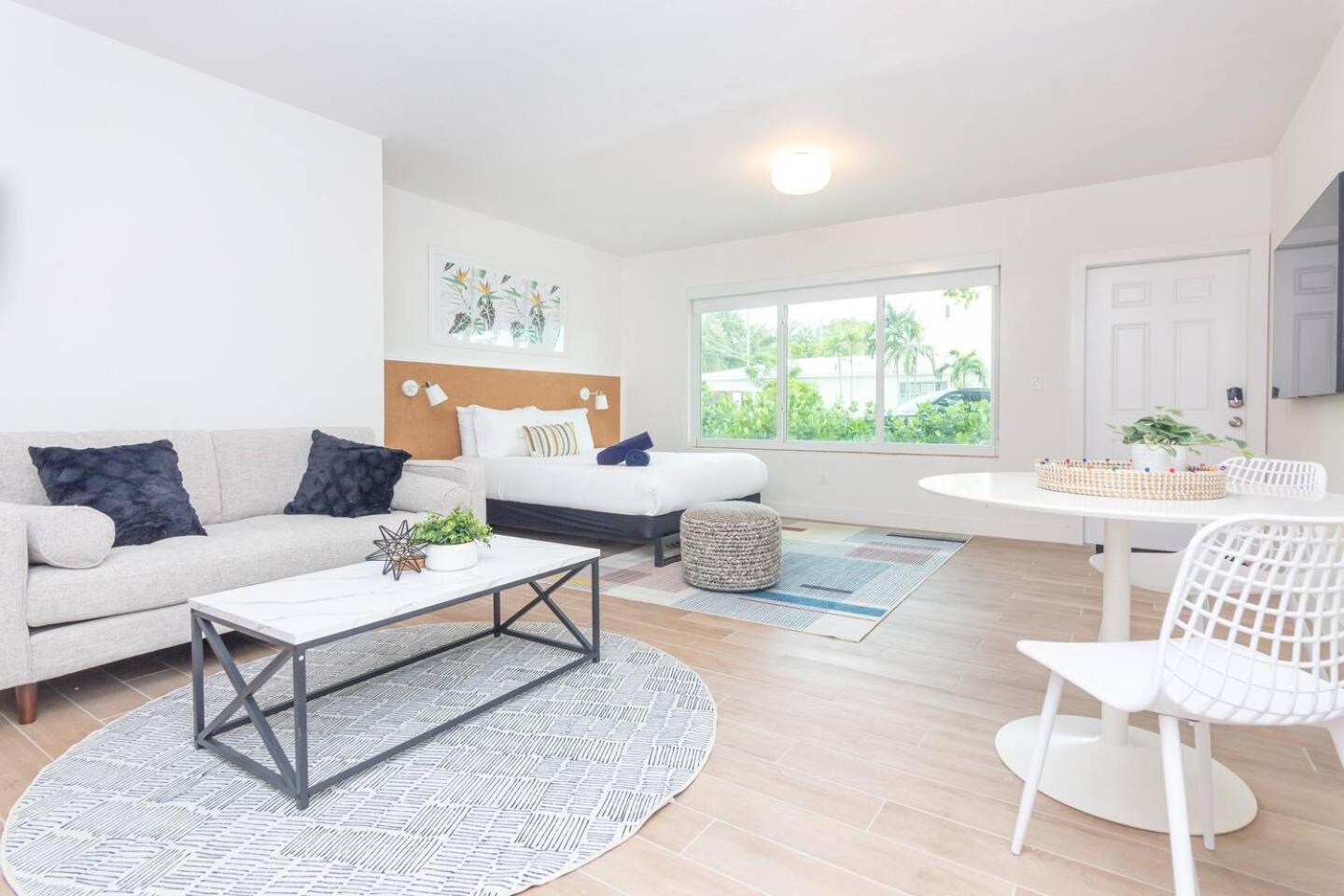 Large Stylish Studio Apartment In El Portal #3 ميامي المظهر الخارجي الصورة